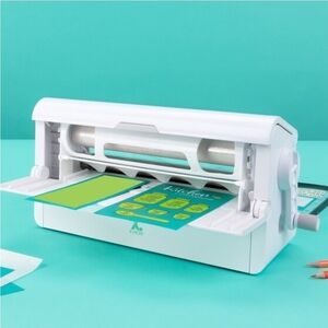 Xyron Adjustable 9" Creative Station. Creative Station in White and Gray